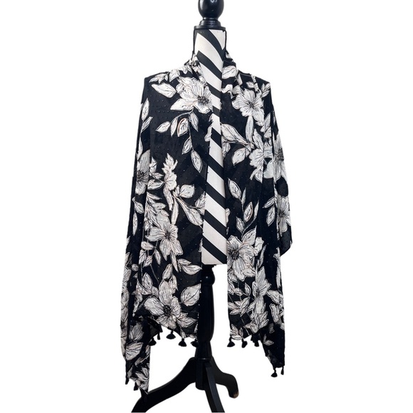 Isaac Mizrahi Live Floral Bloomcore Textured Boho Scarf Wrap Shawl - Picture 1 of 9